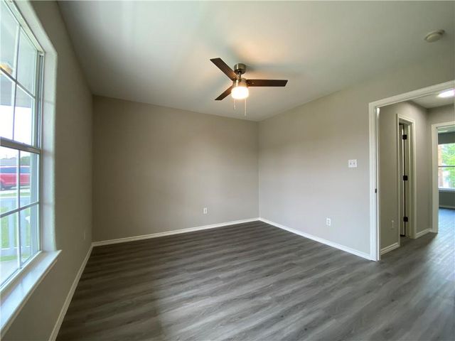 504 Debra DR, Taylor, TX 76574