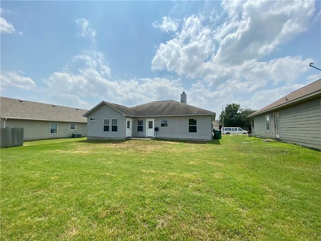 504 Debra DR, Taylor, TX 76574