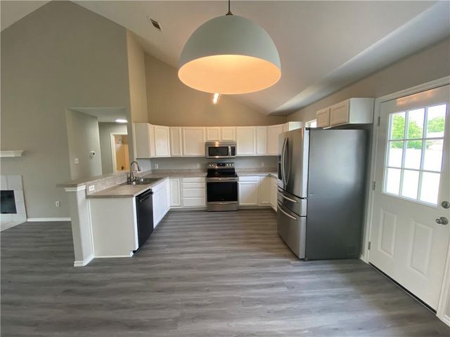 504 Debra DR, Taylor, TX 76574