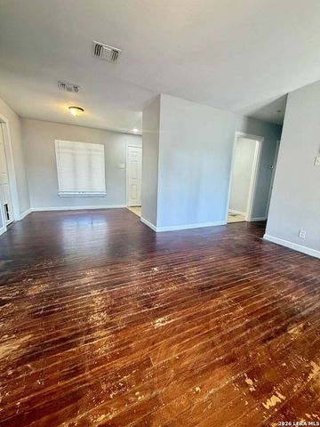 127 CYRIL DR, San Antonio, TX 78218
