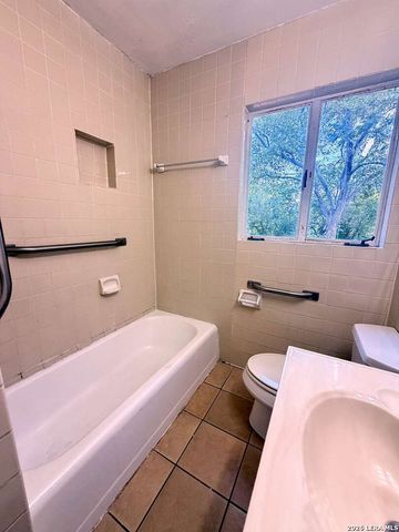 127 CYRIL DR, San Antonio, TX 78218