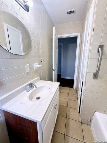 127 CYRIL DR, San Antonio, TX 78218