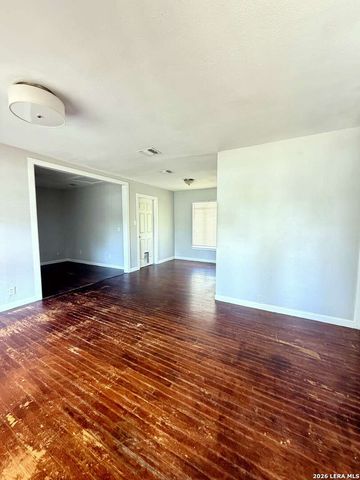 127 CYRIL DR, San Antonio, TX 78218