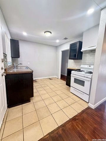 127 CYRIL DR, San Antonio, TX 78218