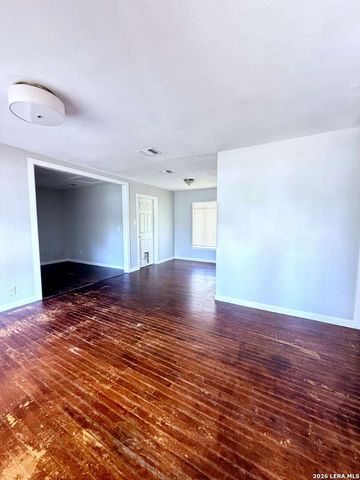 127 CYRIL DR, San Antonio, TX 78218