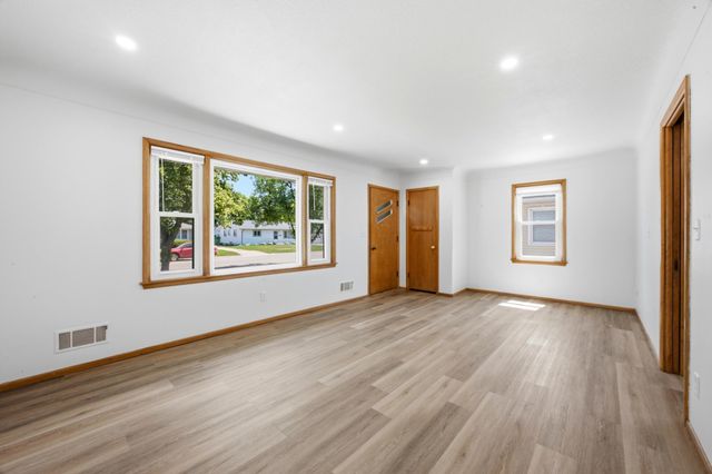 819 15th Street N, Moorhead, MN 56560