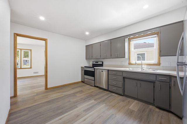 819 15th Street N, Moorhead, MN 56560