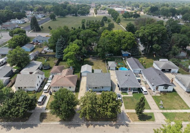 819 15th Street N, Moorhead, MN 56560