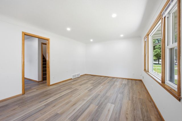 819 15th Street N, Moorhead, MN 56560