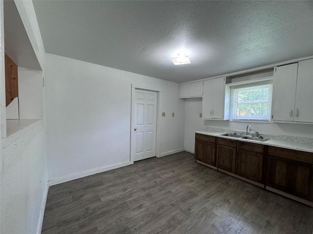 1314 Ella Street, El Campo, TX 77437