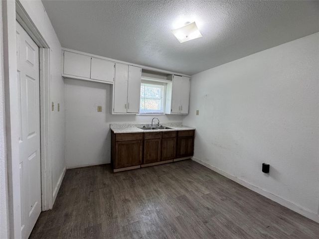 1314 Ella Street, El Campo, TX 77437