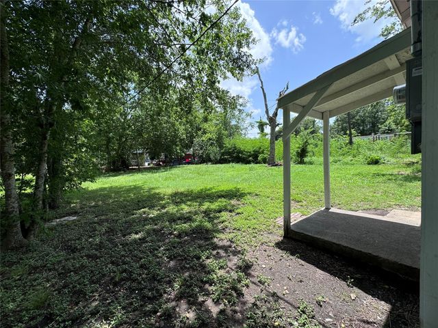 1314 Ella Street, El Campo, TX 77437