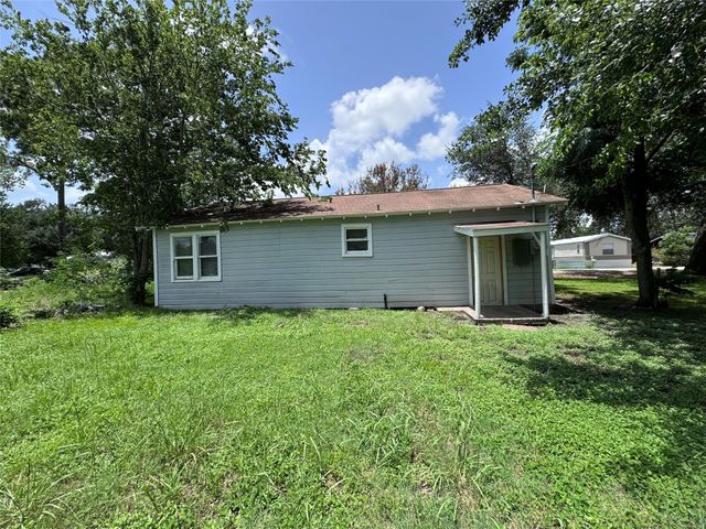 1314 Ella Street, El Campo, TX 77437