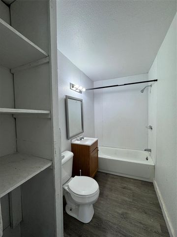 1314 Ella Street, El Campo, TX 77437