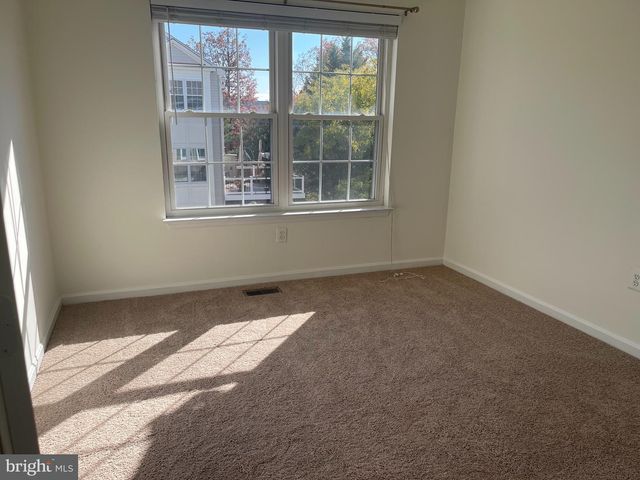 13256 COPPERMILL DR, Herndon, VA 20171