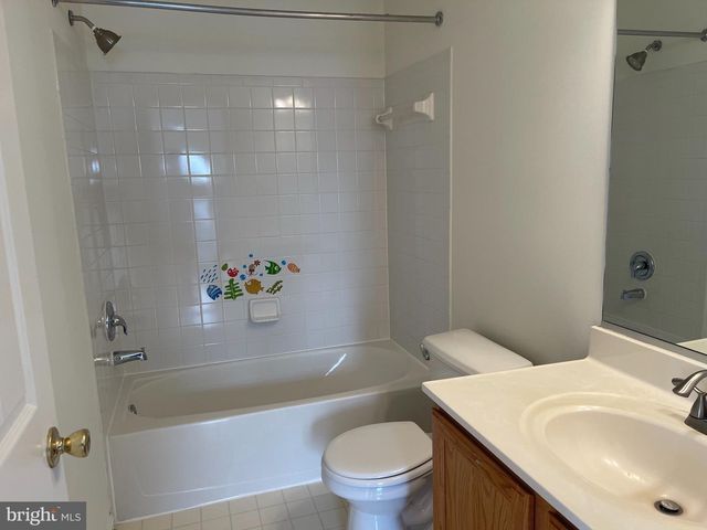 13256 COPPERMILL DR, Herndon, VA 20171