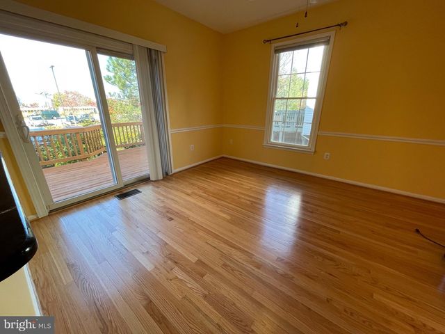 13256 COPPERMILL DR, Herndon, VA 20171