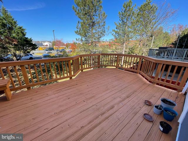 13256 COPPERMILL DR, Herndon, VA 20171