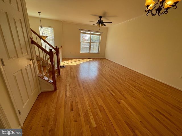 13256 COPPERMILL DR, Herndon, VA 20171