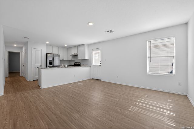 5933 Antonio Pl, Seguin, TX 78155
