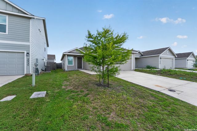 5933 Antonio Pl, Seguin, TX 78155