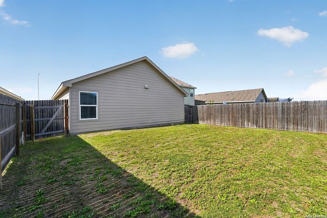 5933 Antonio Pl, Seguin, TX 78155