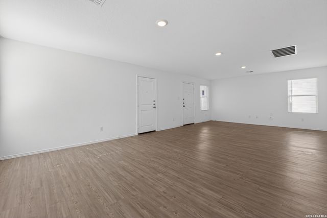 5933 Antonio Pl, Seguin, TX 78155