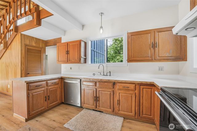15417 204th Avenue SE, Renton, WA 98059