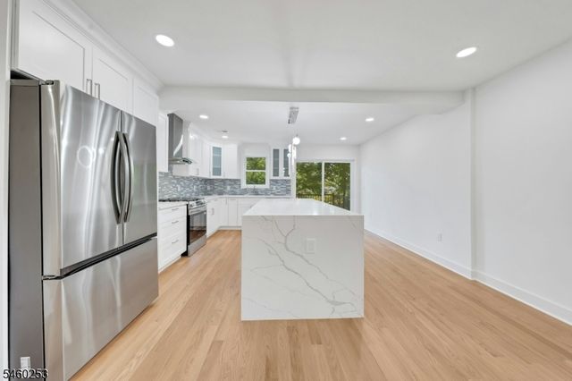 39 Woodcrest Rd, Parsippany-troy Hills Twp., NJ 07005