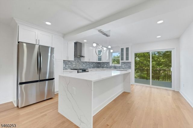39 Woodcrest Rd, Parsippany-troy Hills Twp., NJ 07005