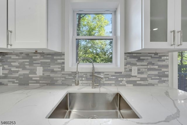 39 Woodcrest Rd, Parsippany-troy Hills Twp., NJ 07005