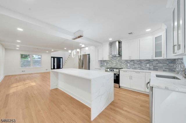 39 Woodcrest Rd, Parsippany-troy Hills Twp., NJ 07005