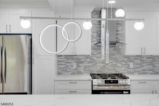 39 Woodcrest Rd, Parsippany-troy Hills Twp., NJ 07005