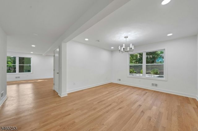 39 Woodcrest Rd, Parsippany-troy Hills Twp., NJ 07005