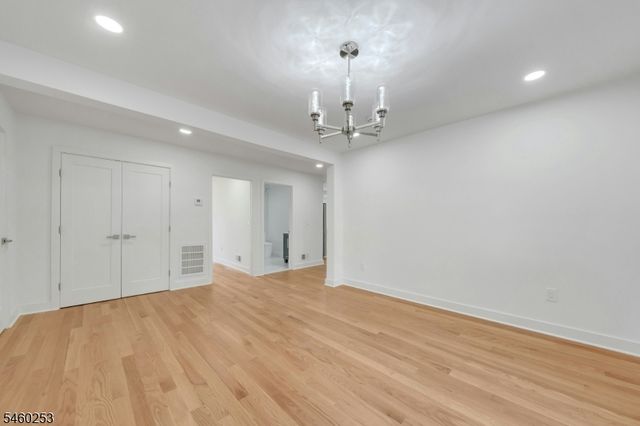 39 Woodcrest Rd, Parsippany-troy Hills Twp., NJ 07005