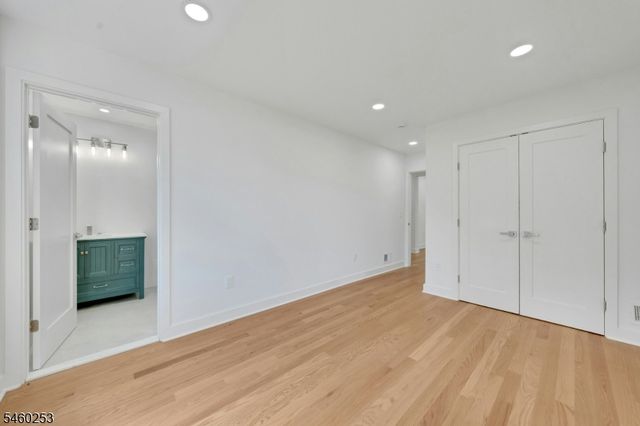 39 Woodcrest Rd, Parsippany-troy Hills Twp., NJ 07005