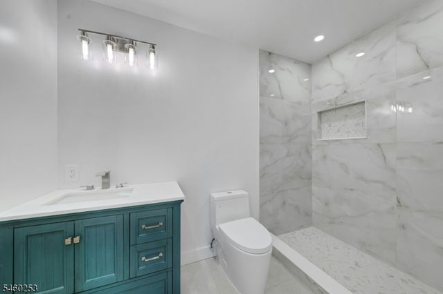 39 Woodcrest Rd, Parsippany-troy Hills Twp., NJ 07005