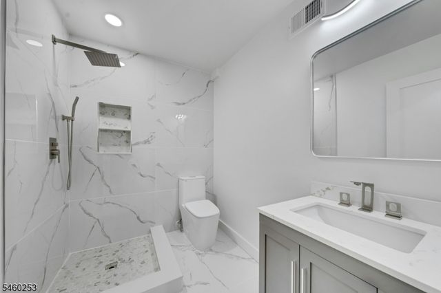 39 Woodcrest Rd, Parsippany-troy Hills Twp., NJ 07005