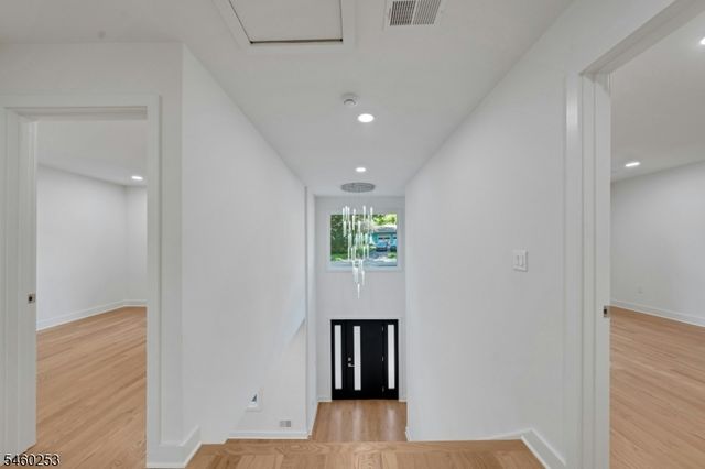 39 Woodcrest Rd, Parsippany-troy Hills Twp., NJ 07005