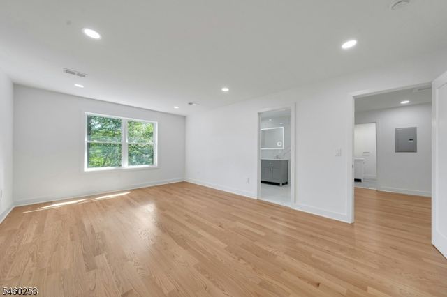 39 Woodcrest Rd, Parsippany-troy Hills Twp., NJ 07005