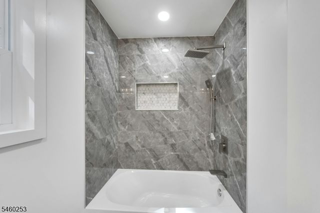 39 Woodcrest Rd, Parsippany-troy Hills Twp., NJ 07005