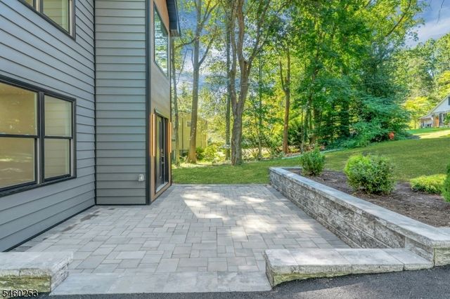 39 Woodcrest Rd, Parsippany-troy Hills Twp., NJ 07005