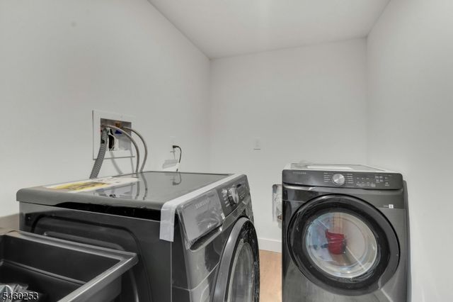 39 Woodcrest Rd, Parsippany-troy Hills Twp., NJ 07005