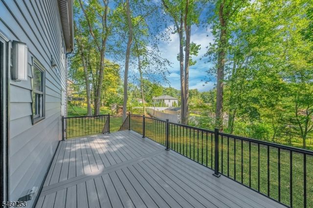 39 Woodcrest Rd, Parsippany-troy Hills Twp., NJ 07005