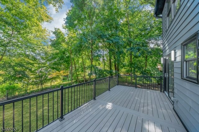 39 Woodcrest Rd, Parsippany-troy Hills Twp., NJ 07005