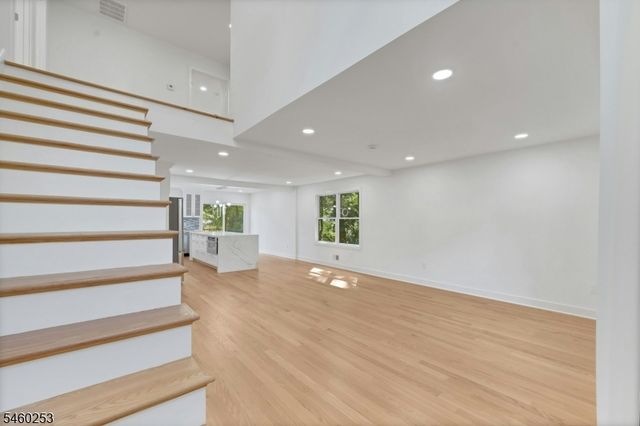 39 Woodcrest Rd, Parsippany-troy Hills Twp., NJ 07005