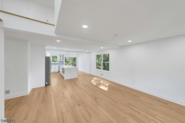 39 Woodcrest Rd, Parsippany-troy Hills Twp., NJ 07005