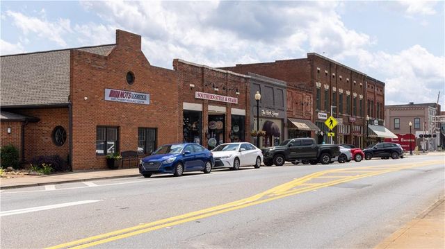 321 Cavalier SE Lane, Acworth, GA 30102