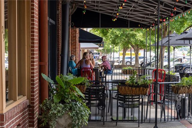 321 Cavalier SE Lane, Acworth, GA 30102