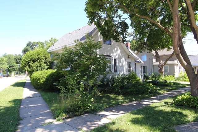 712 E Hurlbut Avenue, Belvidere, IL 61008